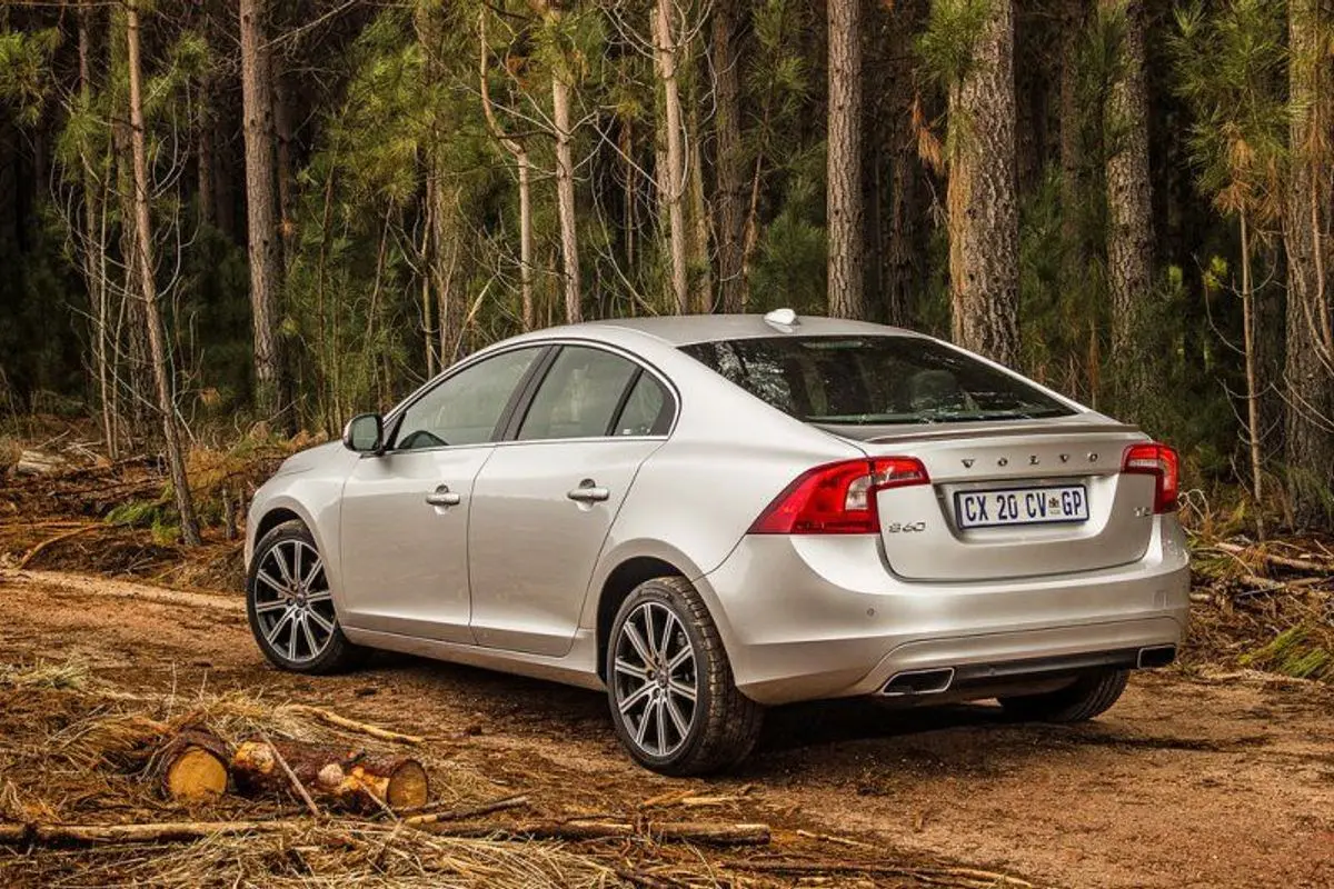Volvo S60 S60 2.0 T5 Advance Geartronic 3