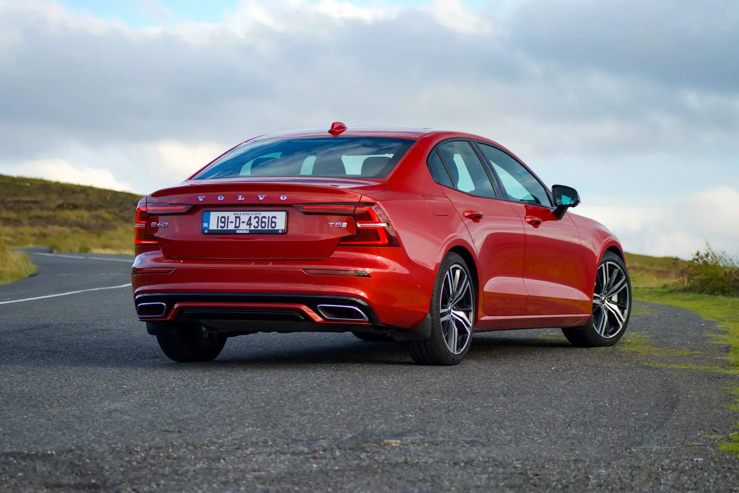 Volvo S60 S60 2.0 T5 R-Design Powershift 4
