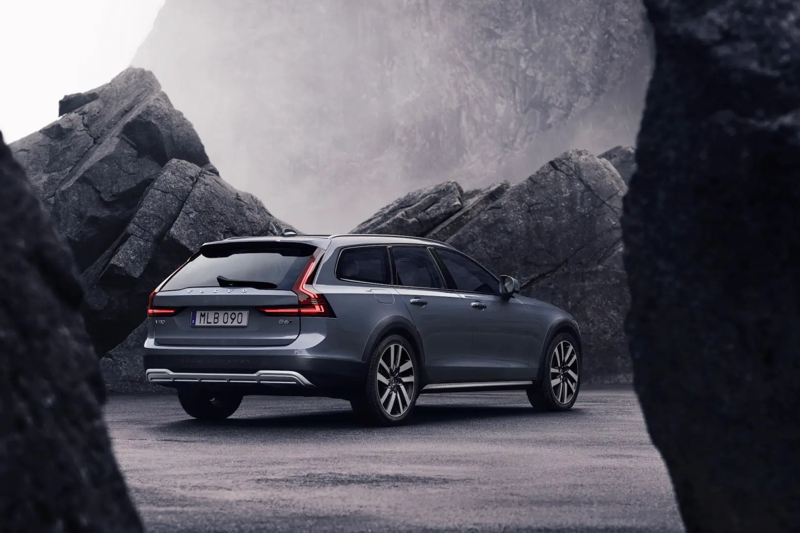 Volvo S90 S90 2.0 B6 Mild Hybrid AWD Plus Dark 4