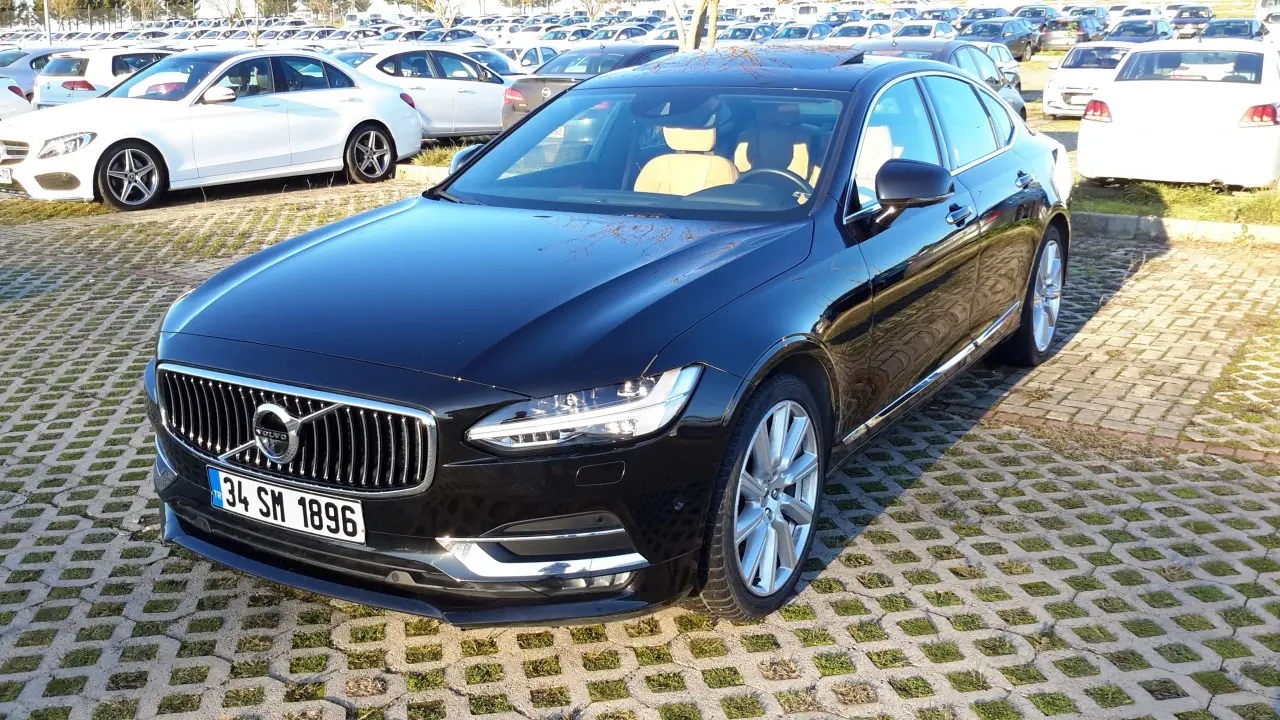Volvo S90 S90 2.0 D D5 AWD Momentum Plus Geartronic 3