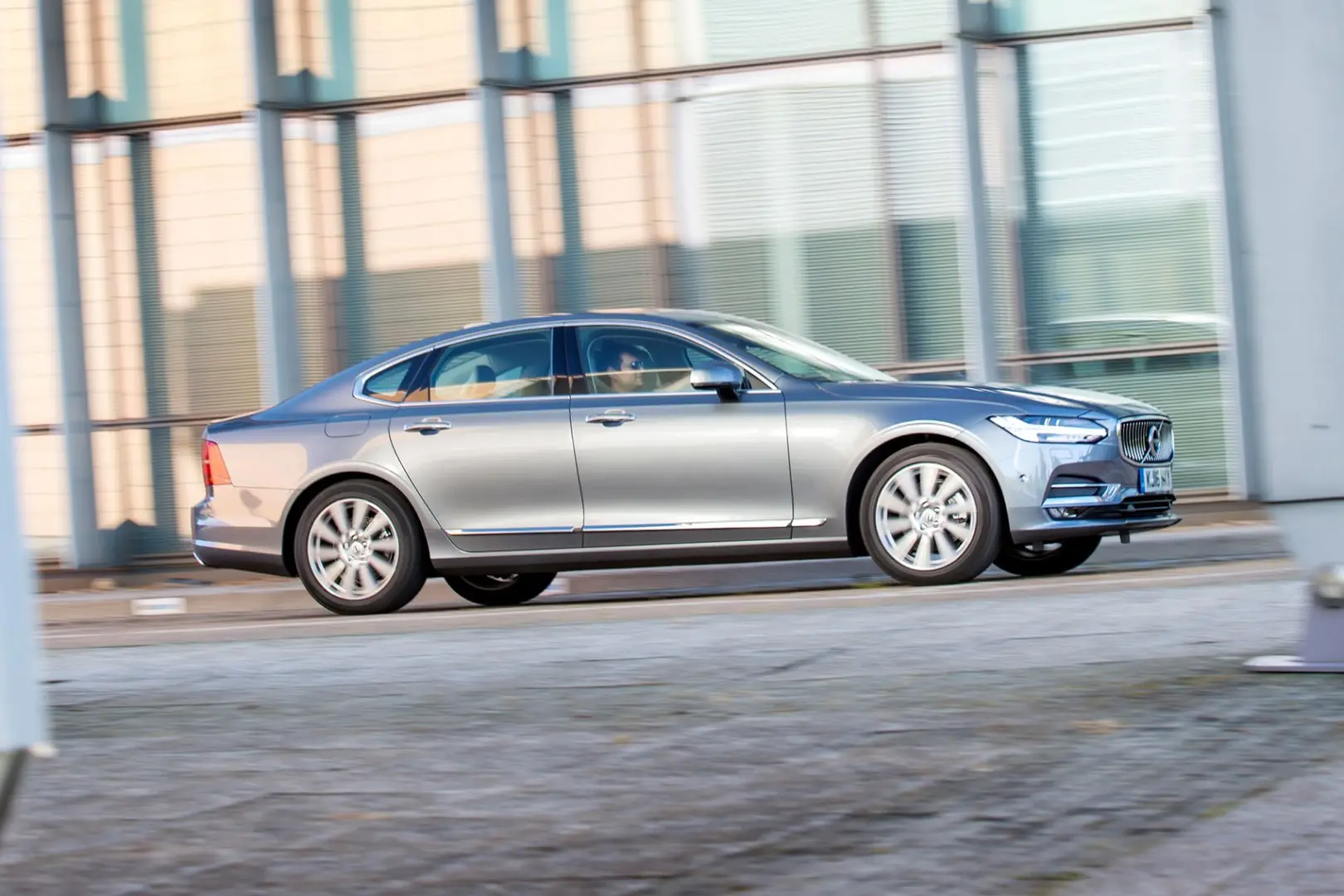 Volvo S90 S90 2.0 D D4 R-Design Plus Geartronic 3