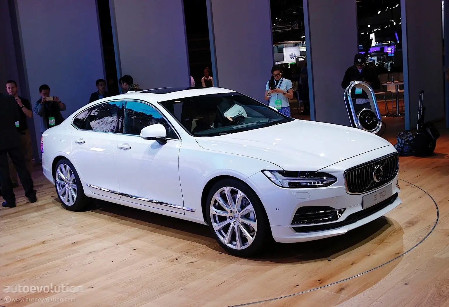 Volvo S90 S90 2.0 D D5 AWD Momentum Geartronic 4