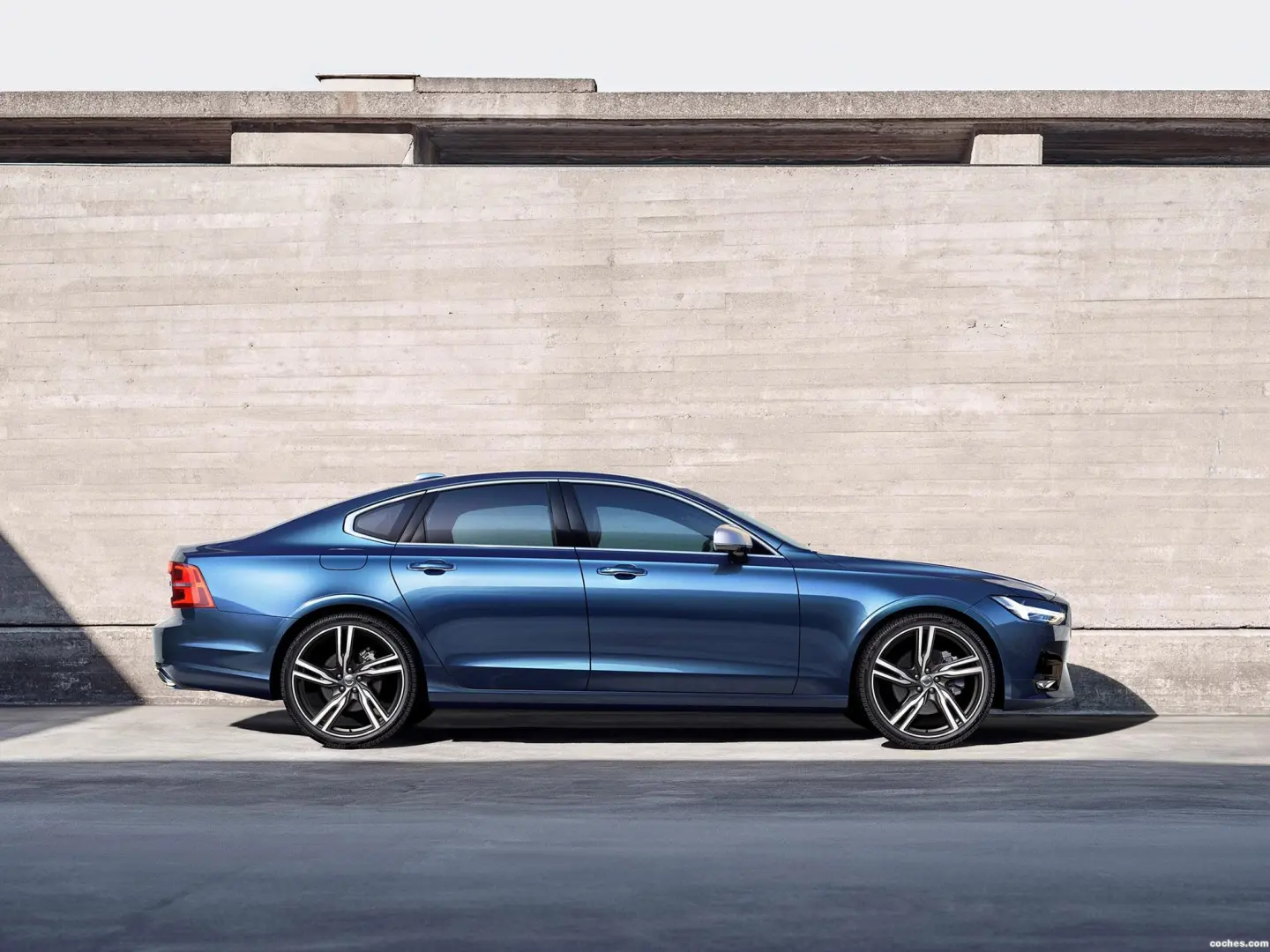 Volvo S90 S90 2.0 T6 AWD R-Design Geartronic 4