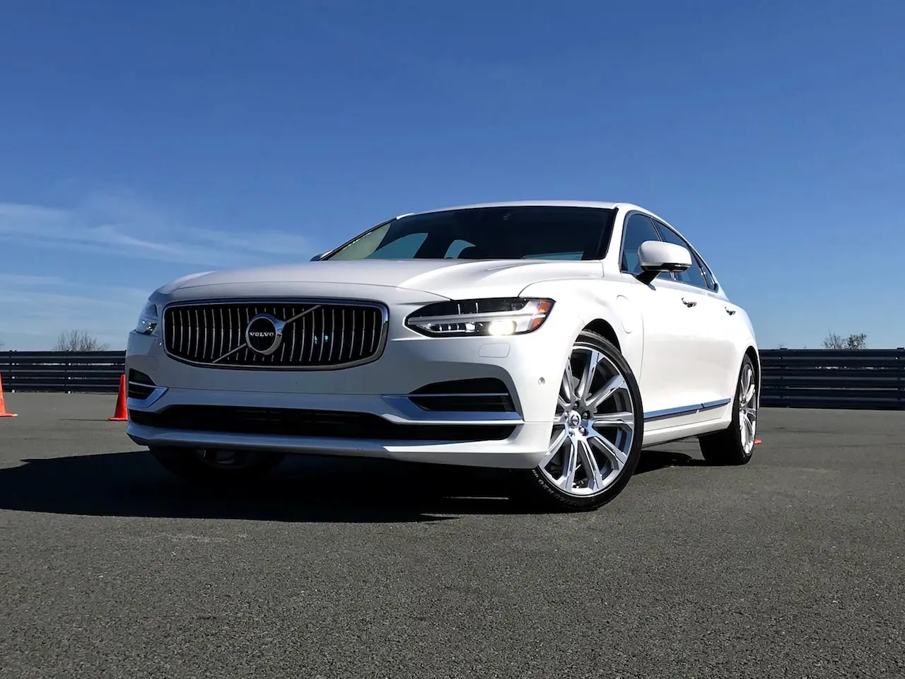 Volvo S90 S90 2.0 T8 Hybrid AWD R-Design Geartronic 3