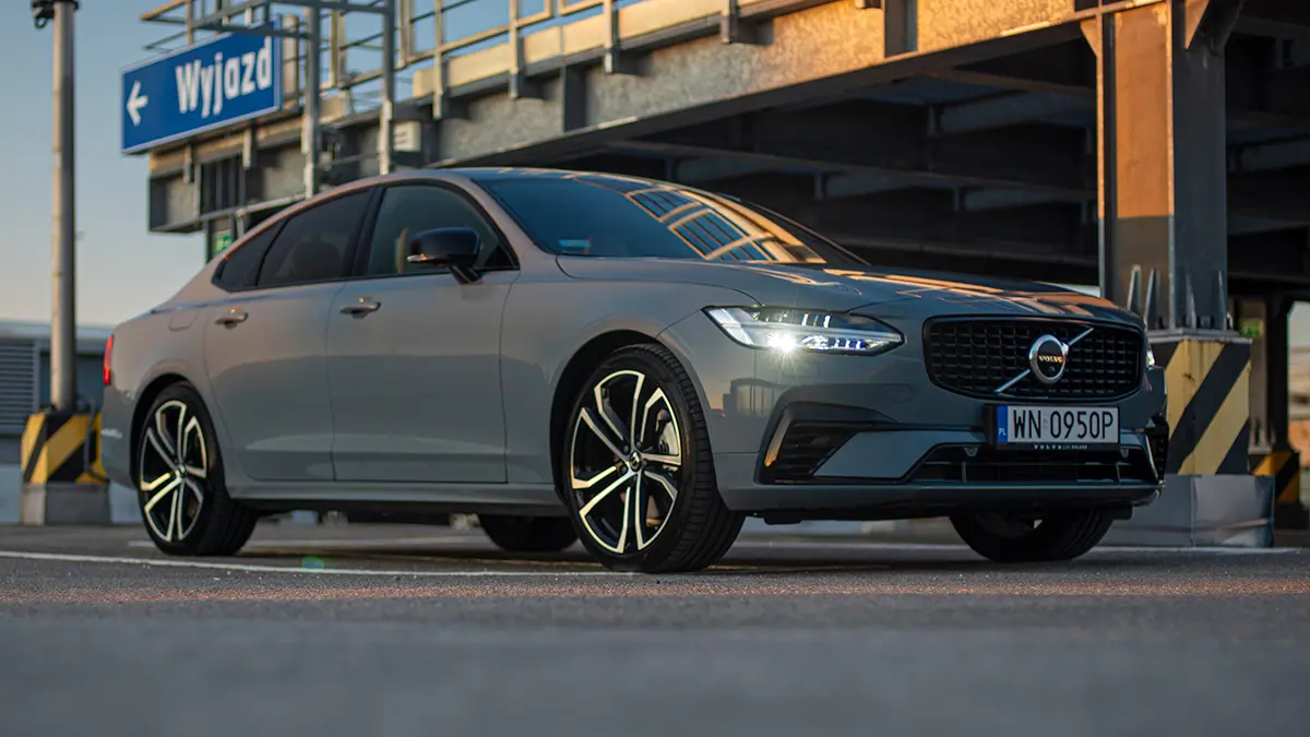 Volvo S90 S90 2.0 T8 Hybrid EAWD Recharge R-Design Geartronic 4