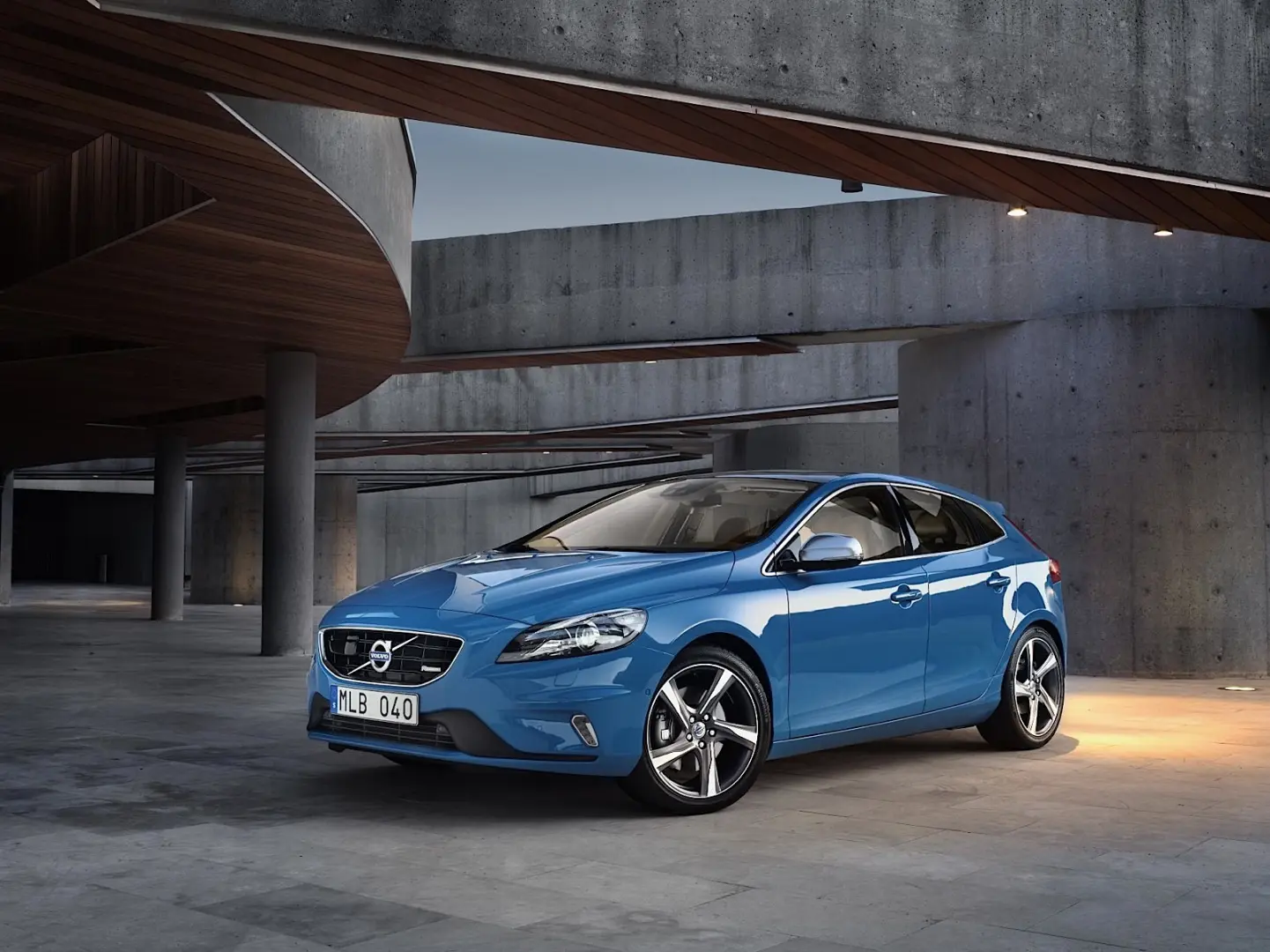 Volvo V40 V40 2.0 D D4 R-Design Powershift 3