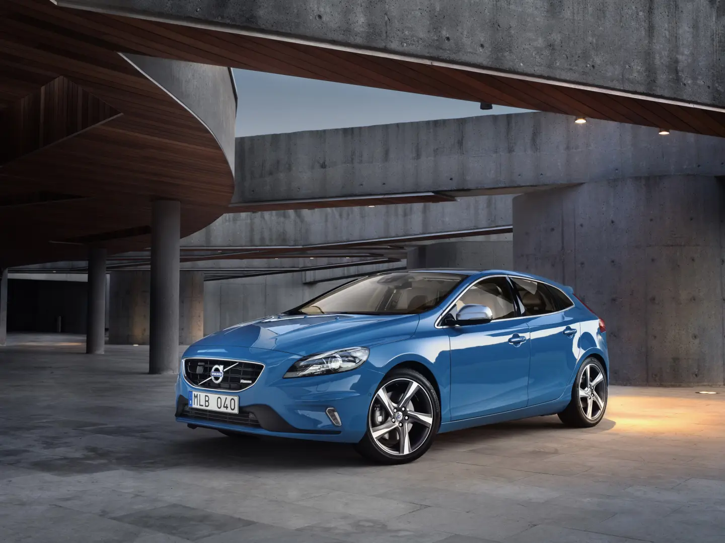 Volvo V40 V40 1.6 D D2 R-Design Powershift 6