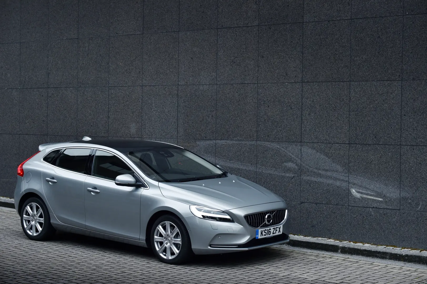 Volvo V40 V40 1.6 D D2 R-Design Powershift 7