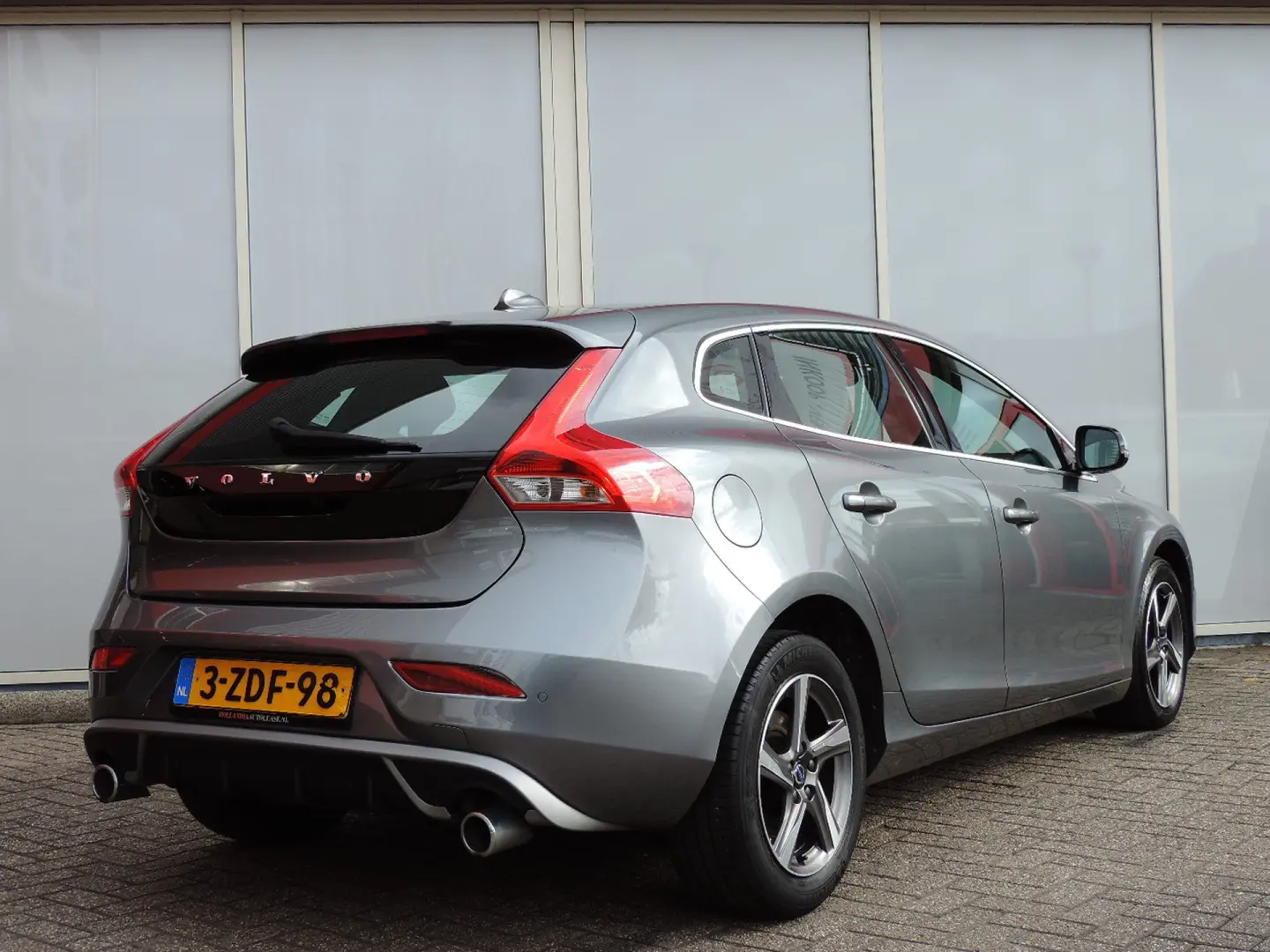 Volvo V40 V40 2.0 D D4 R-Design Powershift 2
