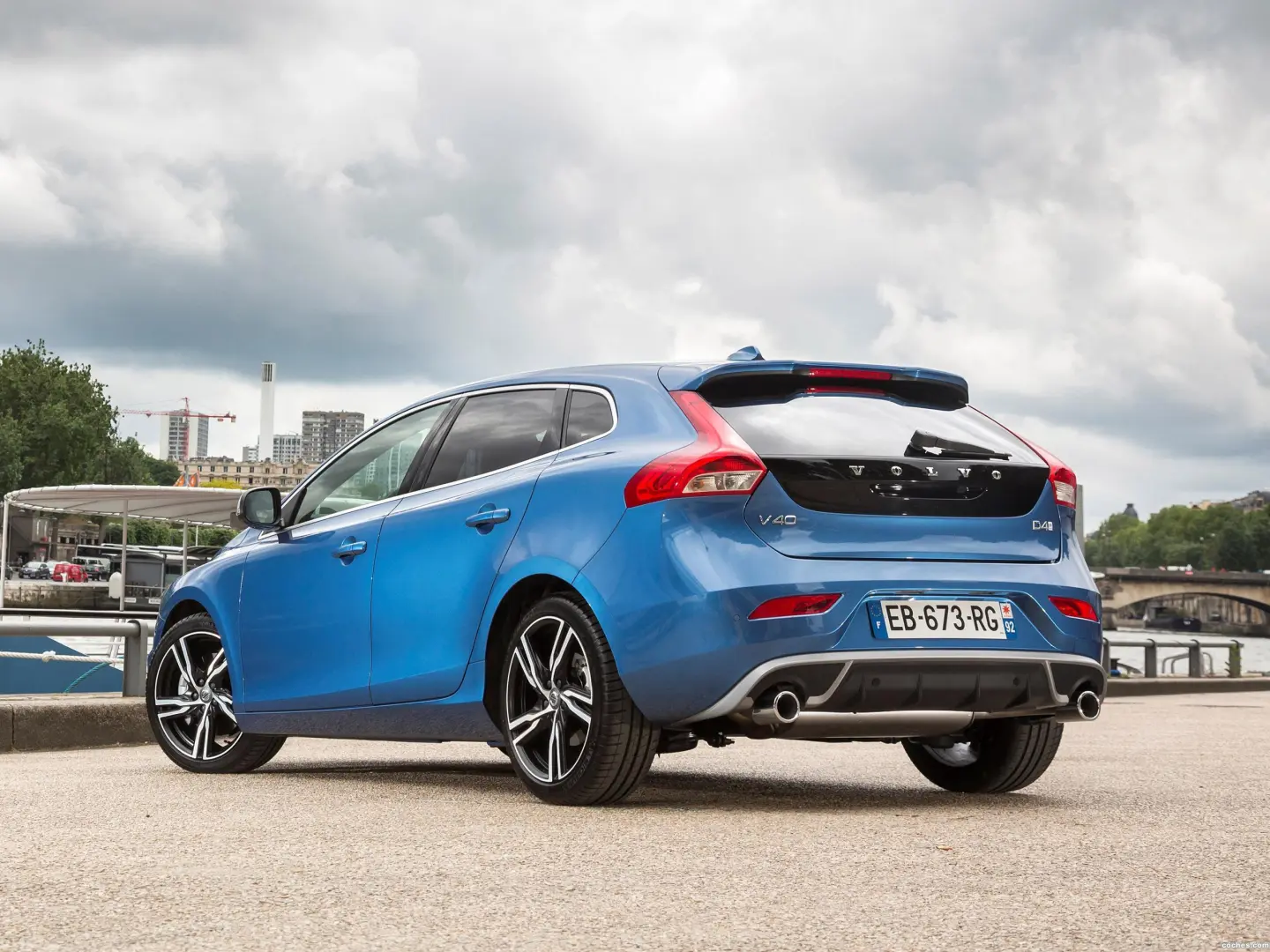 Volvo V40 V40 2.0 D D4 R-Design Plus Geartronic 2