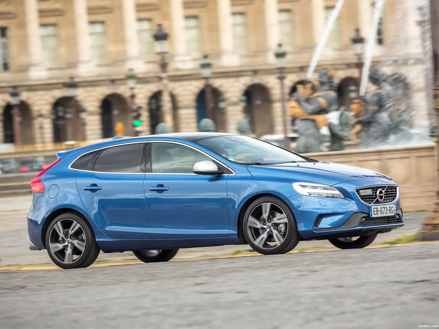 Volvo V40 V40 2.0 D D4 R-Design Plus Geartronic 3