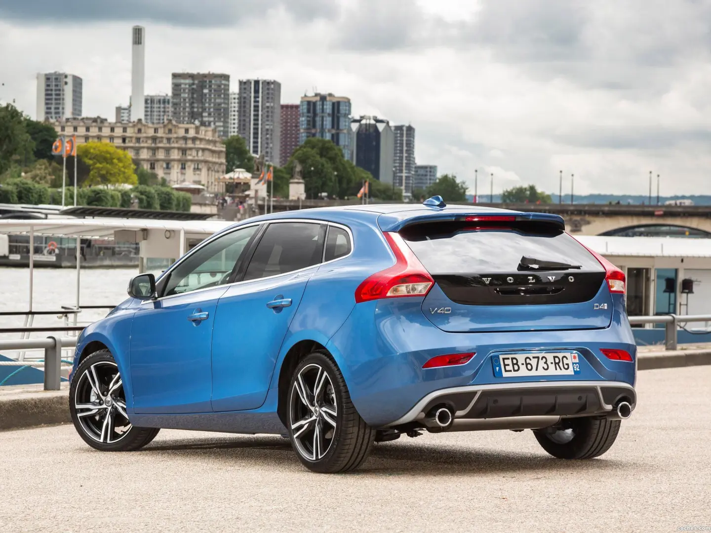 Volvo V40 V40 2.0 D D4 R-Design Plus Geartronic 4