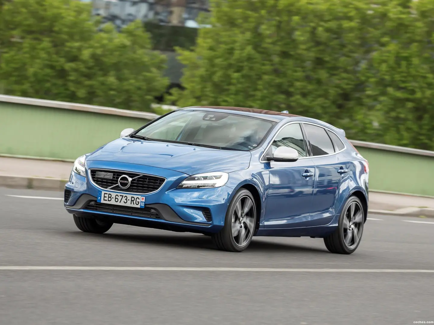 Volvo V40 V40 2.0 D D4 R-Design Plus Geartronic 5