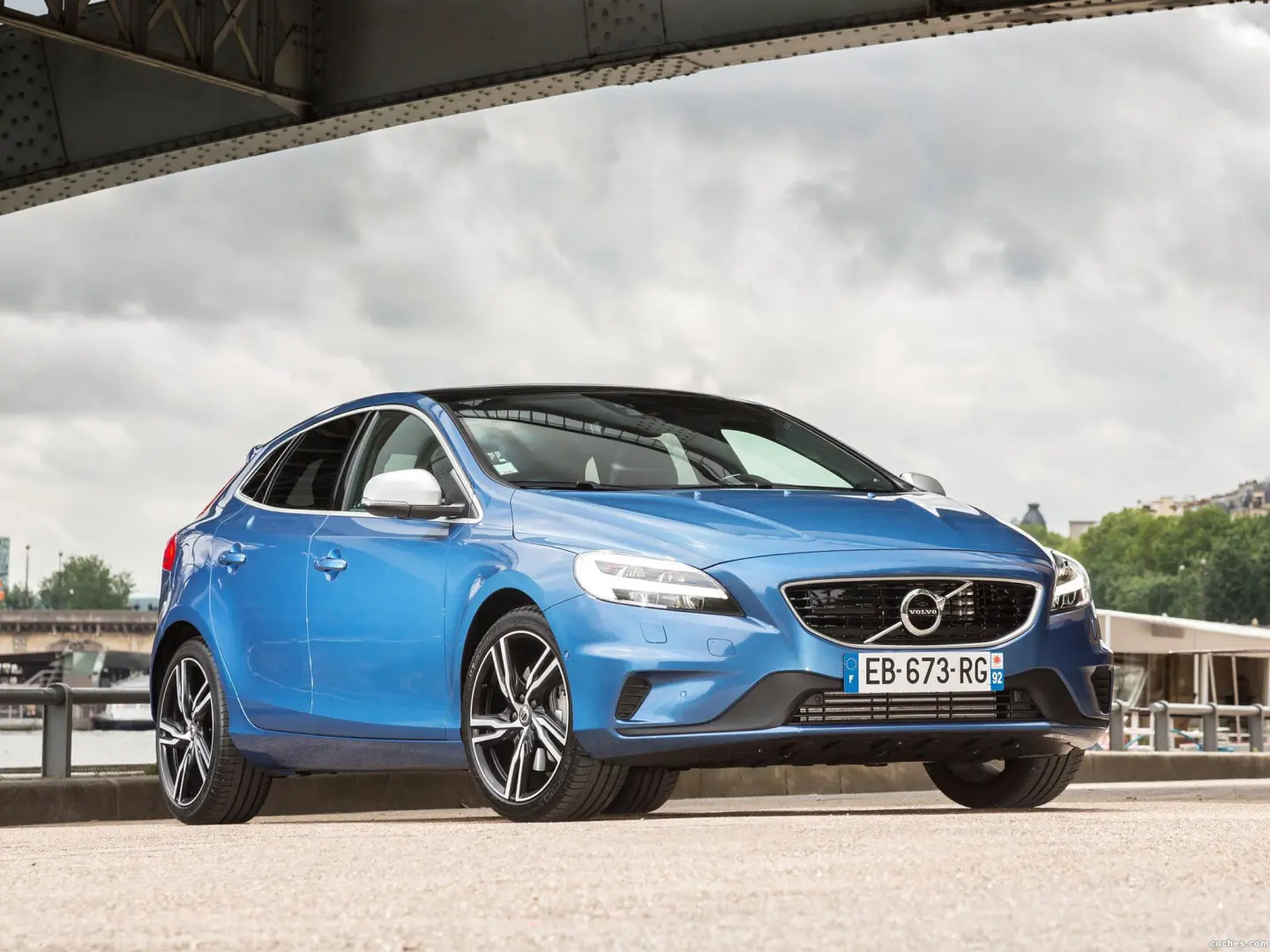 Volvo V40 V40 2.0 D D4 R-Design Plus Geartronic 7