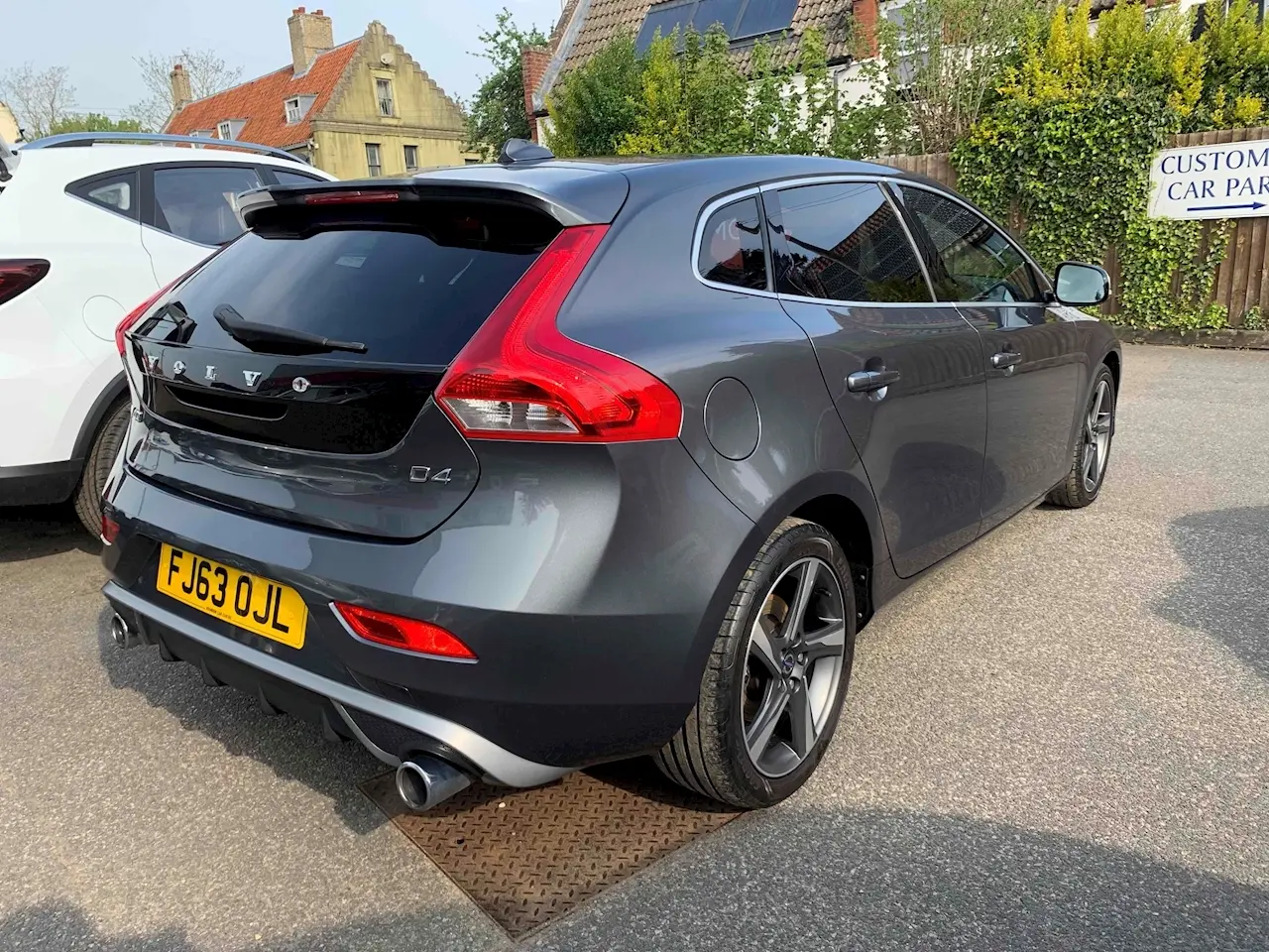 Volvo V40 V40 2.0 D D4 R-Design Powershift 4