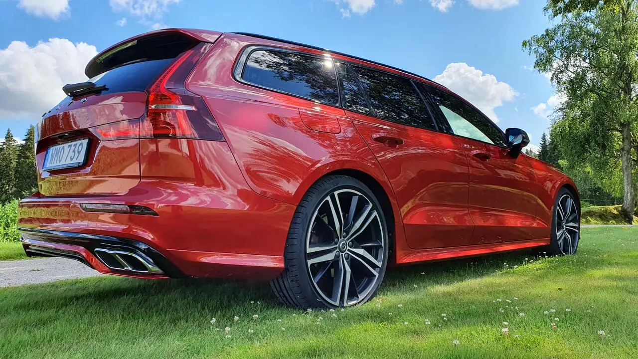 Volvo V60 V60 2.0 D D4 R-Design Plus Geartronic 2