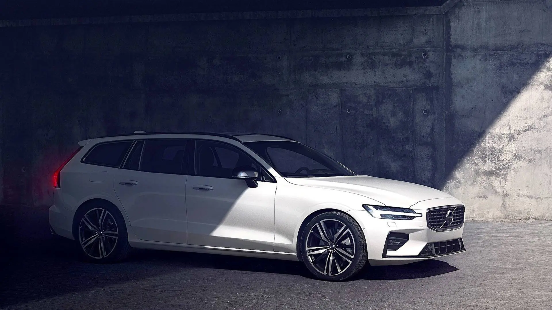 Volvo V60 V60 2.0 D D4 R-Design Plus Geartronic 3
