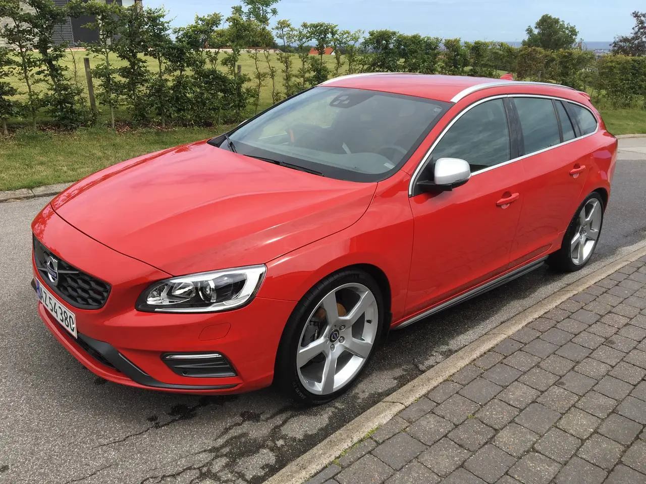 Volvo V60 V60 2.0 D D4 R-Design Plus Geartronic 4