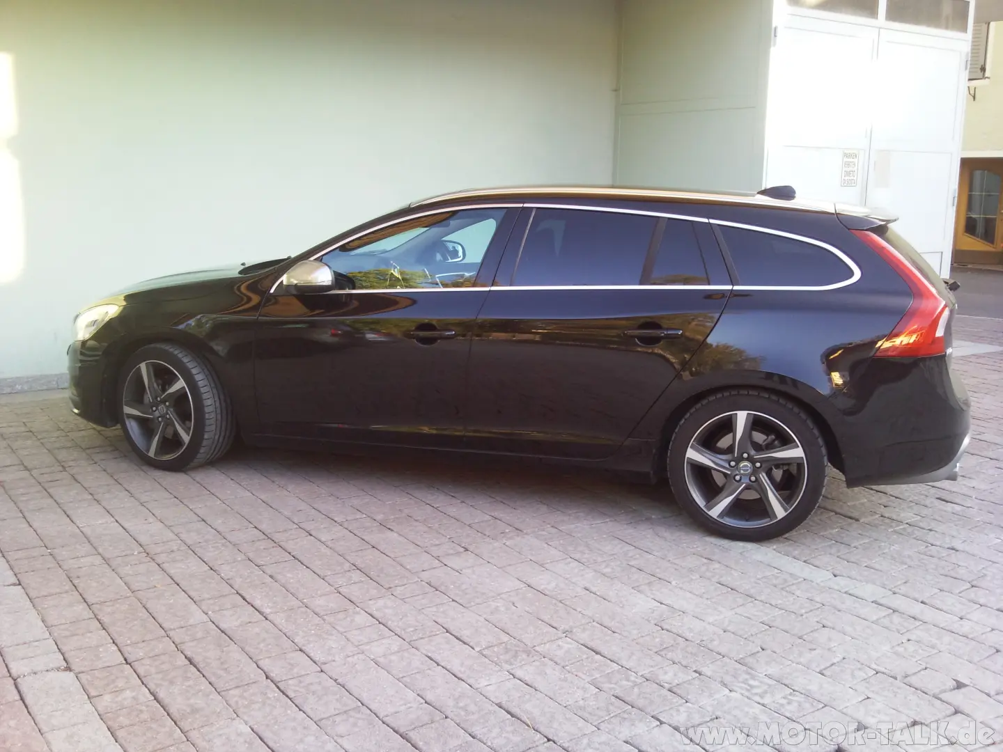 Volvo V60 V60 2.4 D D5 AWD R-Design Geartronic 1
