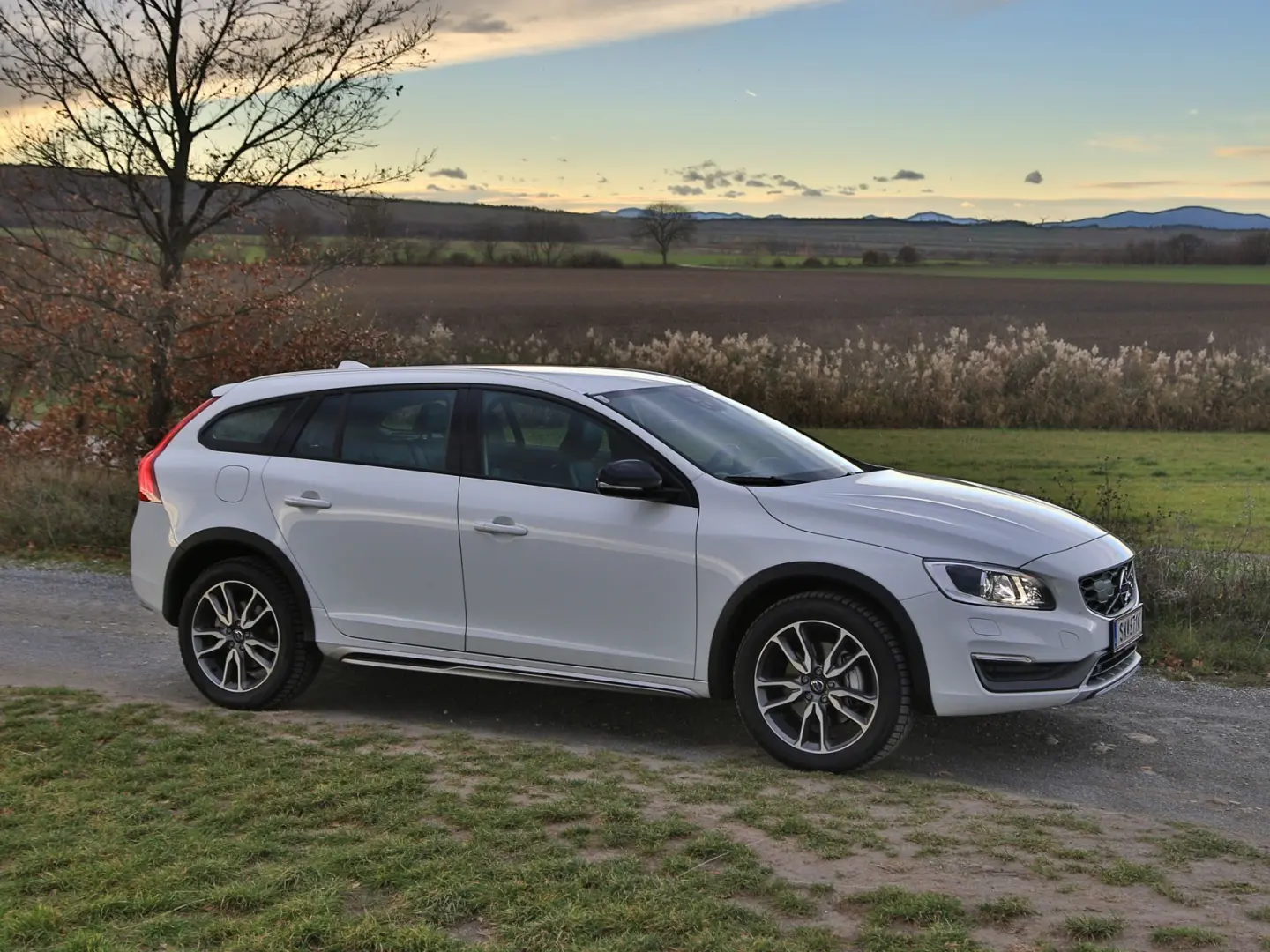 Volvo V60 Cross Country V60 Cross Country 2.0 D4 AWD Geartronic	 5