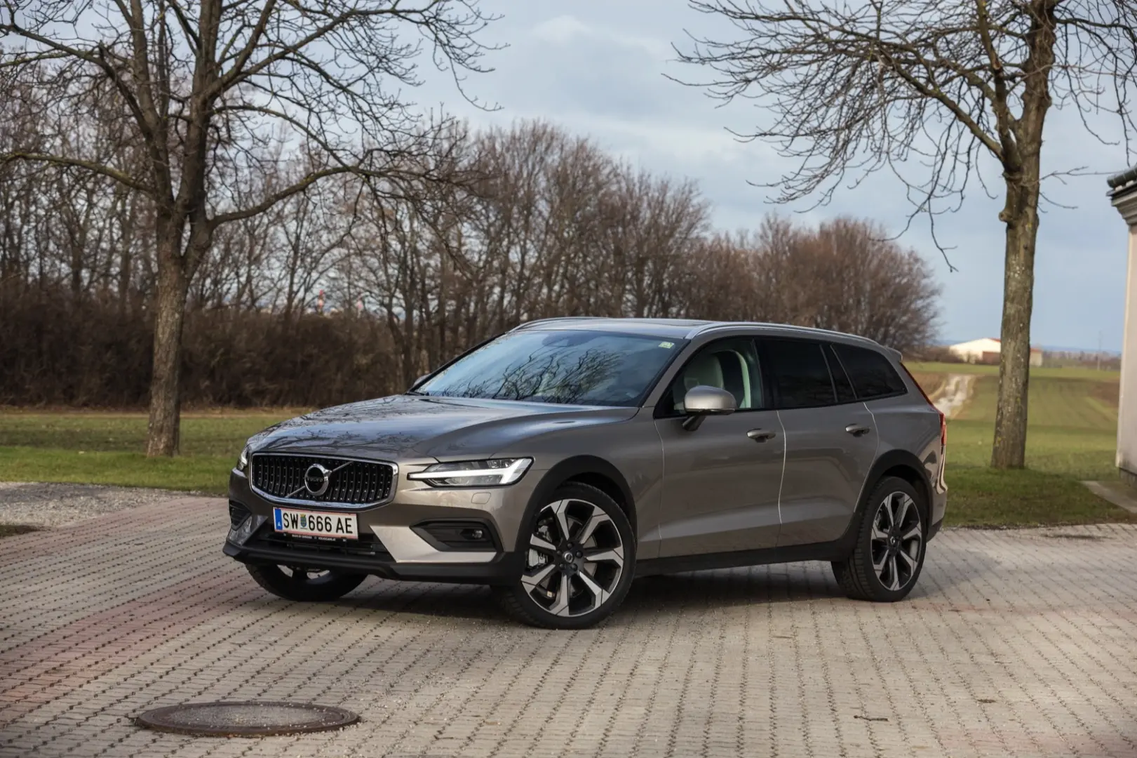 Volvo V60 Cross Country V60 Cross Country 2.0 D4 AWD Geartronic	 1