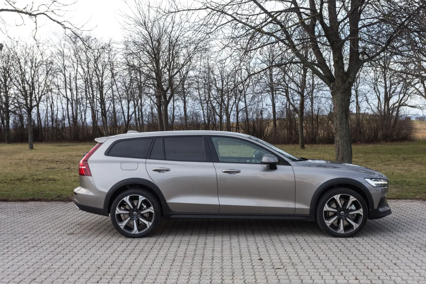 Volvo V60 Cross Country V60 Cross Country 2.0 D4 AWD Geartronic	 4