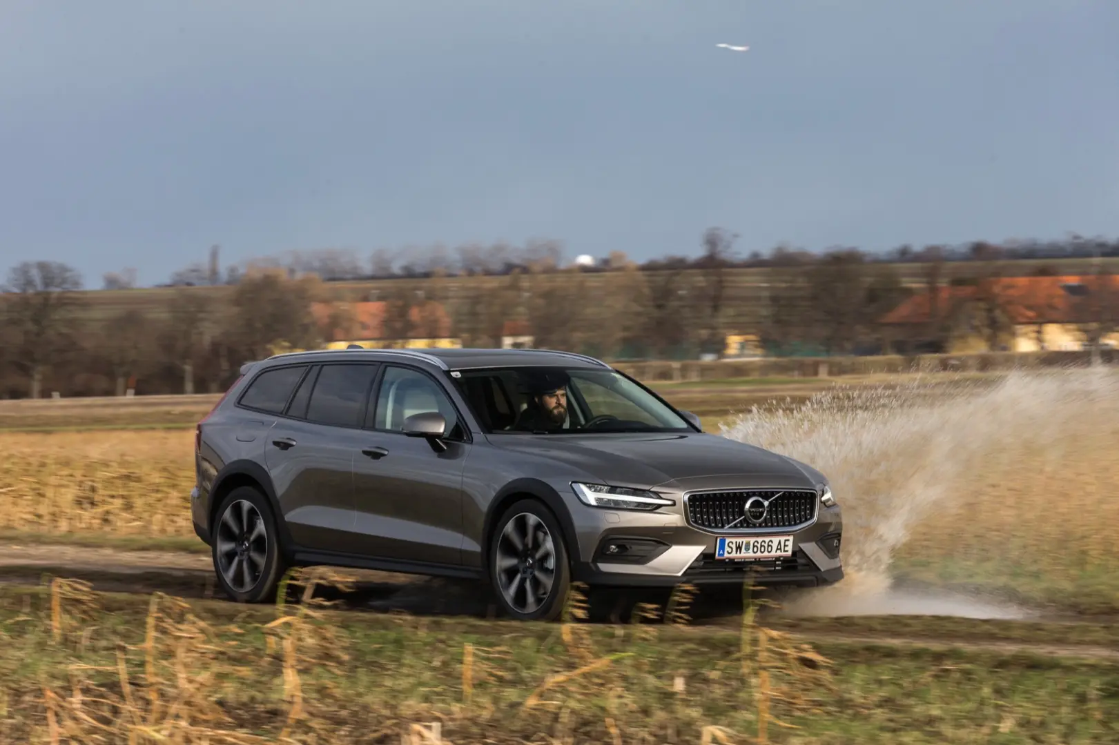 Volvo V60 Cross Country V60 Cross Country 2.0 D4 AWD Geartronic	 6