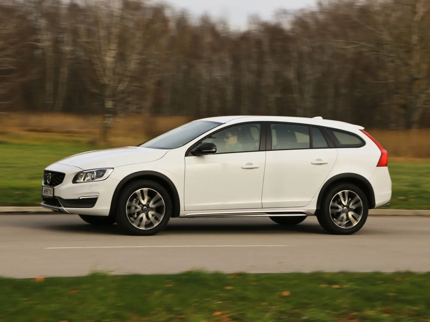Volvo V60 Cross Country V60 Cross Country 2.0 D4 AWD Geartronic	 7