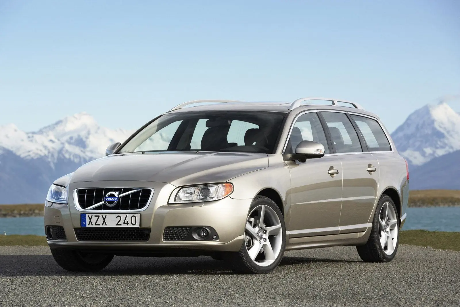 Volvo V70 V70 2.5 T AWD Silver Edition 0