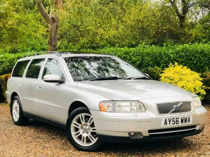 Volvo V70 V70 2.5 T AWD Silver Edition 2