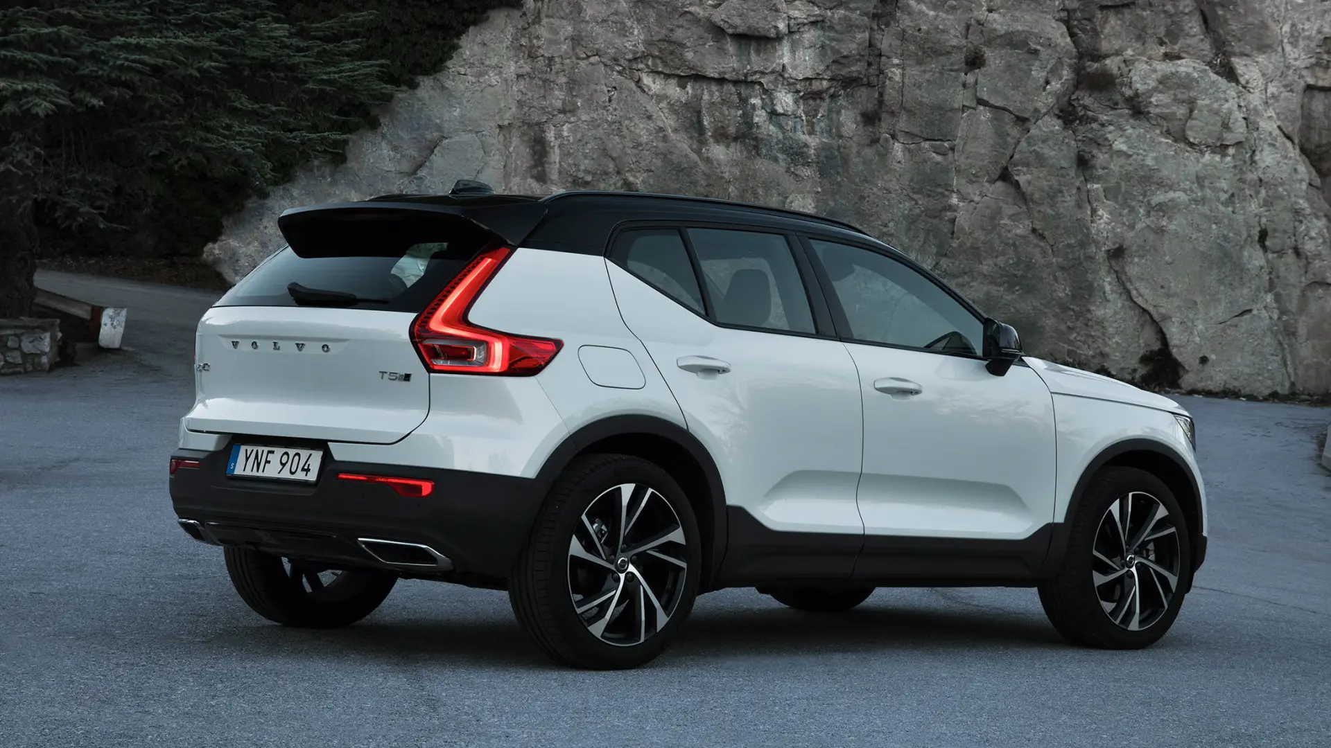 Volvo XC40 XC40 2.0 D D4 AWD R-Design Geartronic 3