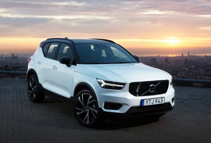 Volvo XC40 XC40 1.5 T3 Momentum Geartronic 4