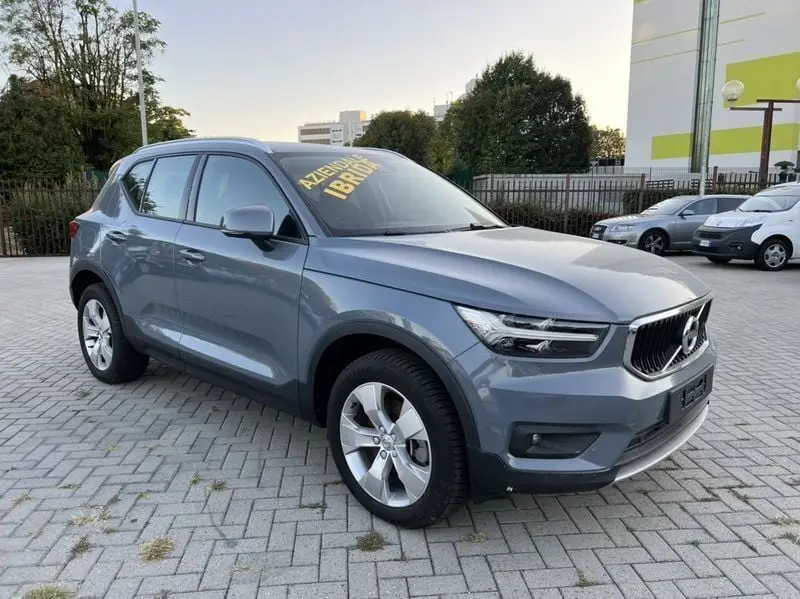 Volvo XC40 XC40 2.0 B4 AWD Momentum Geartronic	 2