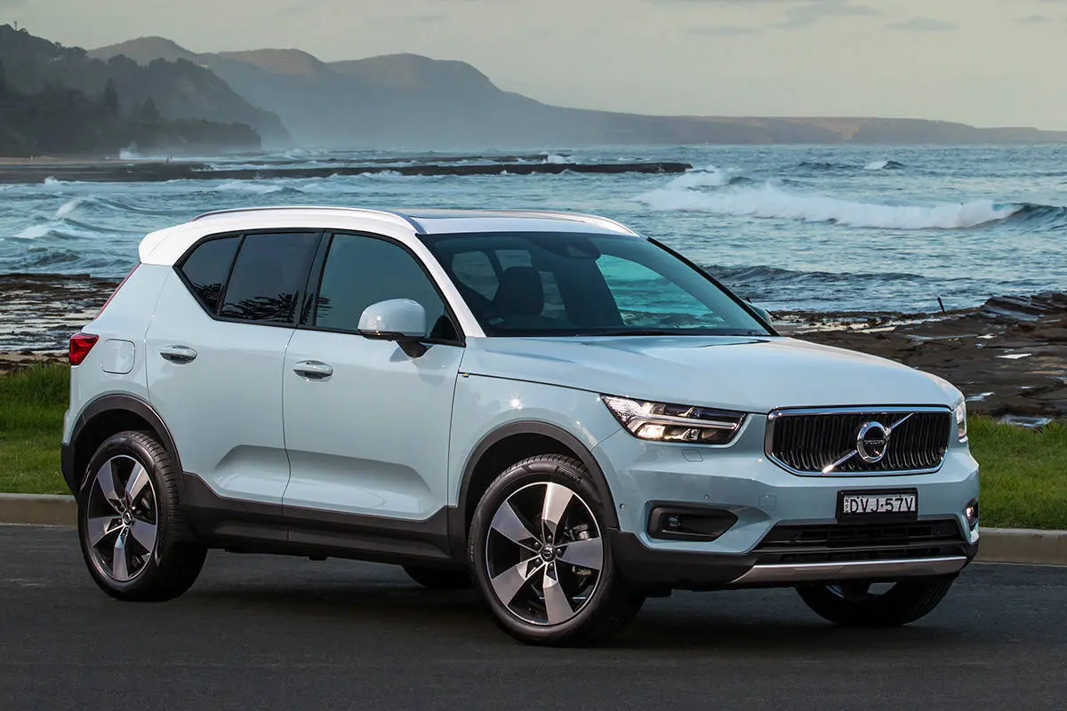 Volvo XC40 XC40 2.0 D D3 Momentum Geartronic 3