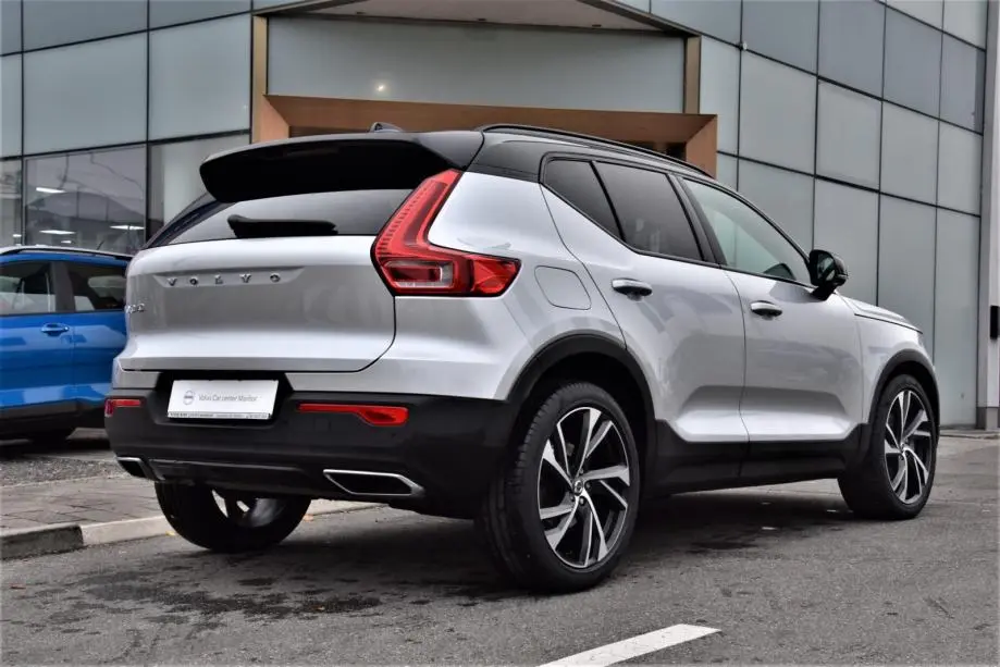 Volvo XC40 XC40 2.0 D D4 AWD R-Design Geartronic 3