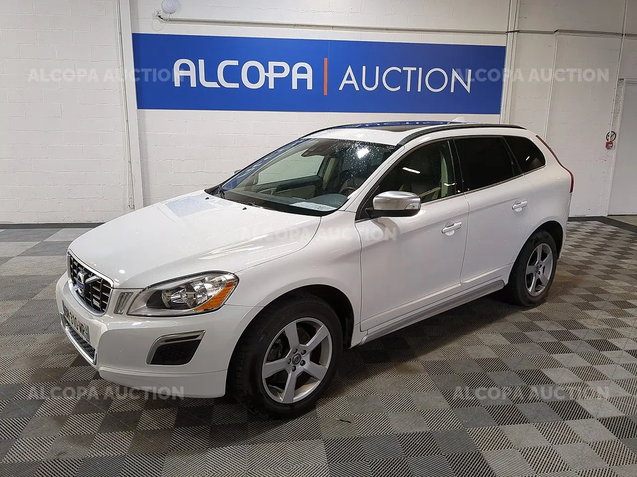 Volvo XC60 XC60 2.0 D D3 R-Design Geartronic 5