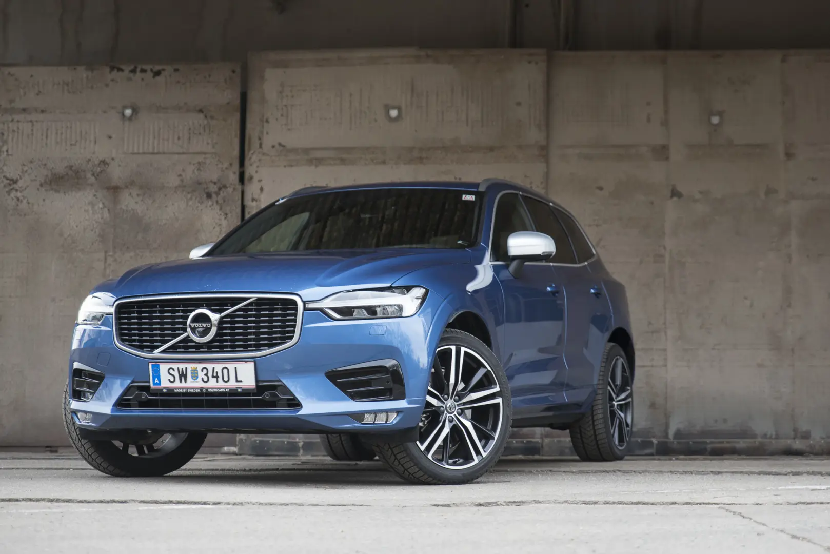 Volvo XC60 XC60 2.0 D D4 AWD R-Design Geartronic 1
