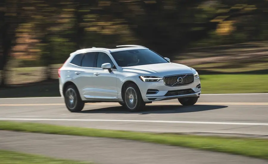Volvo XC60 XC60 2.0 T8 Hybrid AWD Momentum Geartronic 4