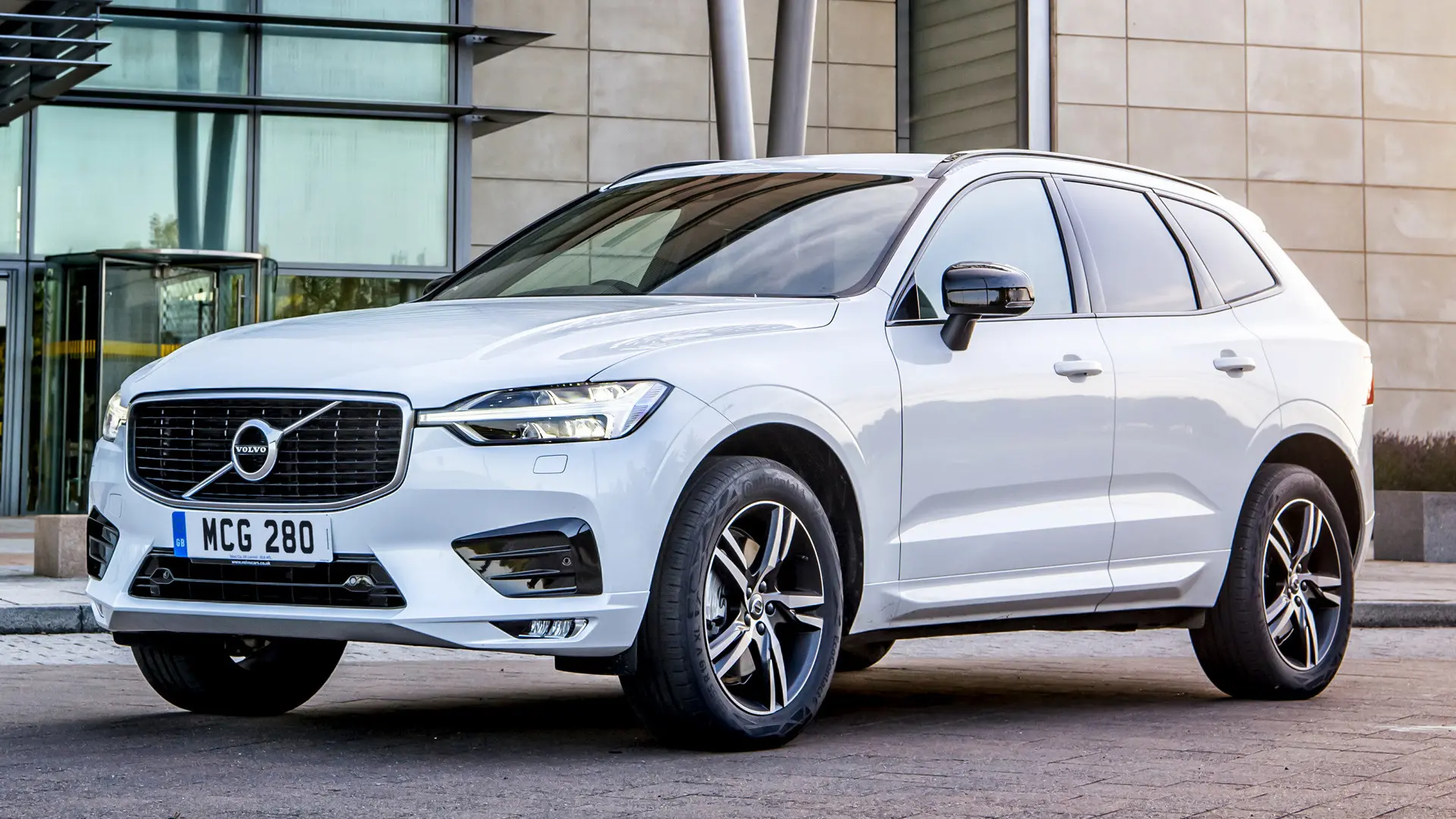Volvo XC60 XC60 2.0 T8 Hybrid AWD R-Design Geartronic 2