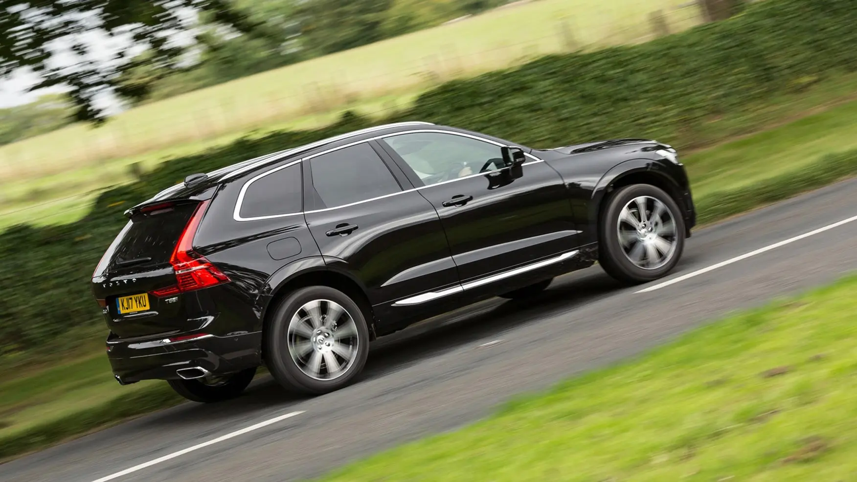 Volvo XC60 XC60 2.0 B4 Mild Hybrid AWD Plus Dark 2