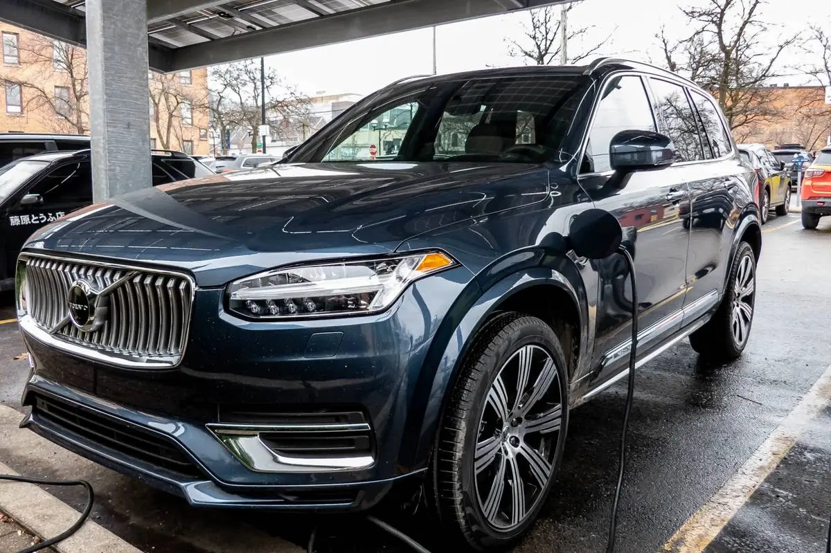 Volvo XC90 XC90 2.0 T8 Recharge Hybrid EAWD 7 Koltuk R-Design Geartronic 3