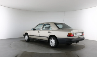 Mercedes-Benz  E 200 E