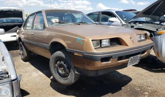 Pontiac Sunbird Sunbird 2.0 LE